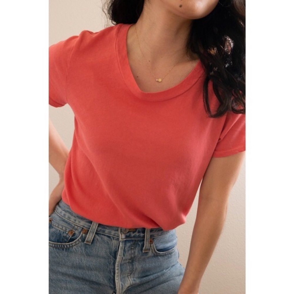 LACAUSA luxe Frank Tee in hibiscus. Size small.